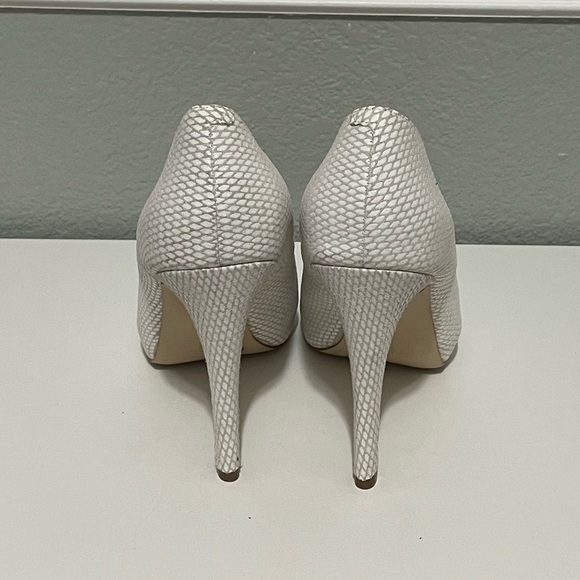 BCBG Generation white heels - Picture 2 of 8